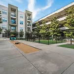 Nice 2Br I Pool I Gym I Free Parking I Workspace