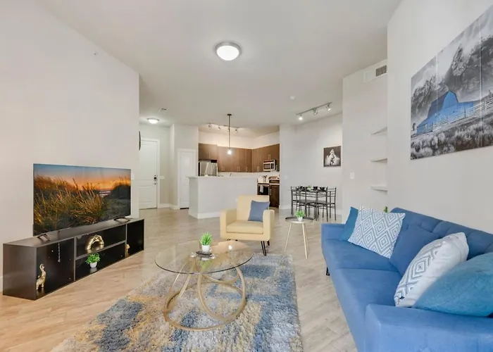 Nice 2Br I Pool I Gym I Free Parking I Workspace
