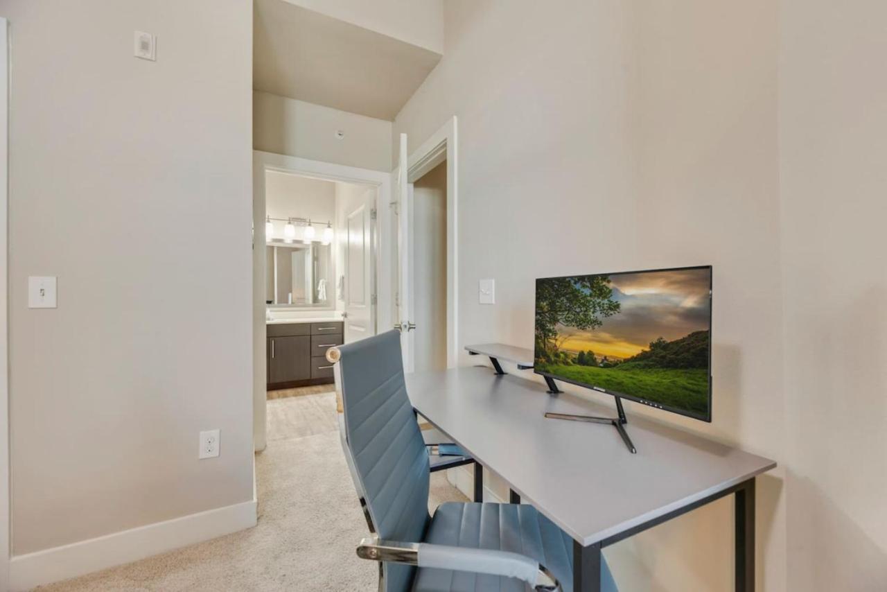 2br I Pool I Gym I Free Parking I Workspace Apartment Dallas
