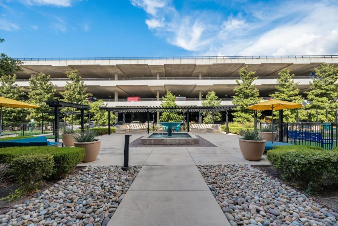 2br I Pool I Gym I Free Parking I Workspace Apartment