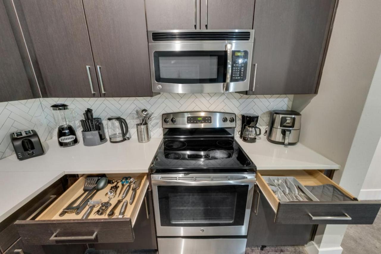 2br I Pool I Gym I Free Parking I Workspace Apartment *