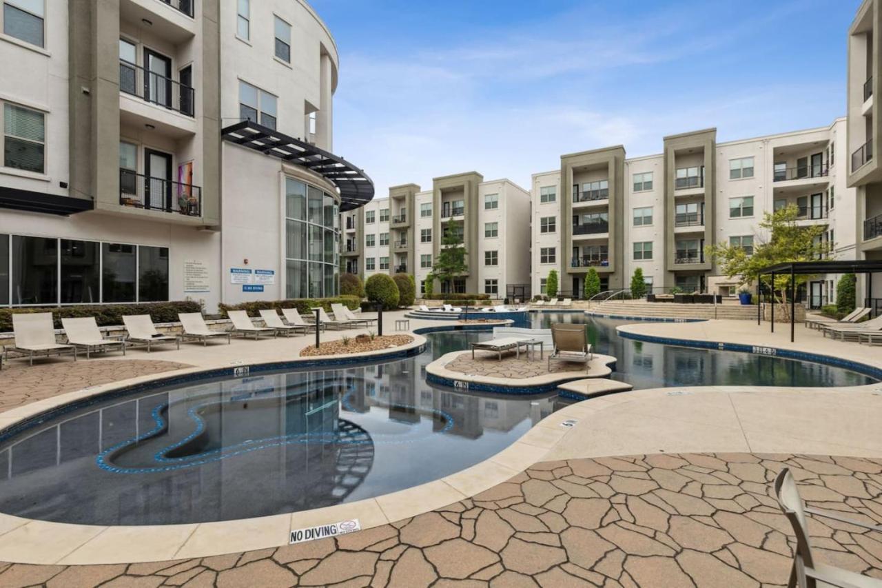 2br I Pool I Gym I Free Parking I Workspace Dallas
