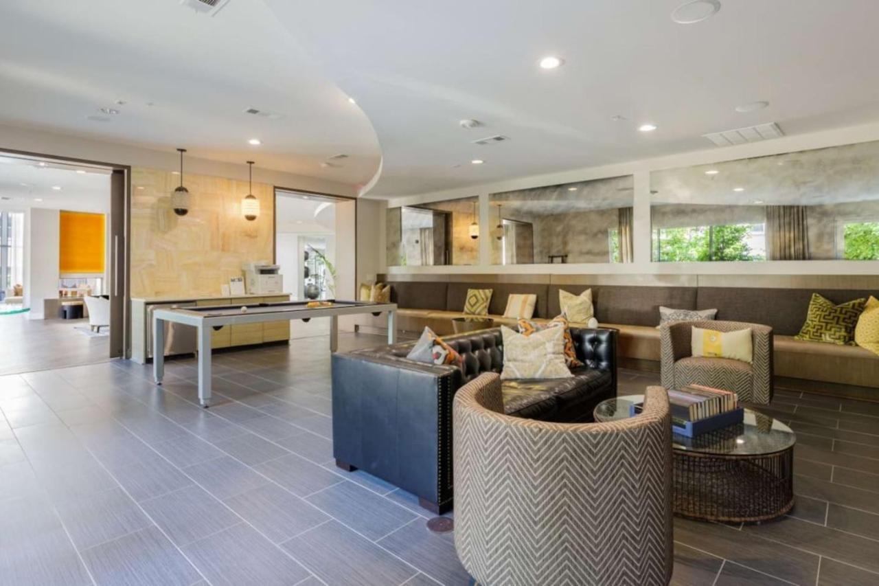 2br I Pool I Gym I Free Parking I Workspace Apartment *