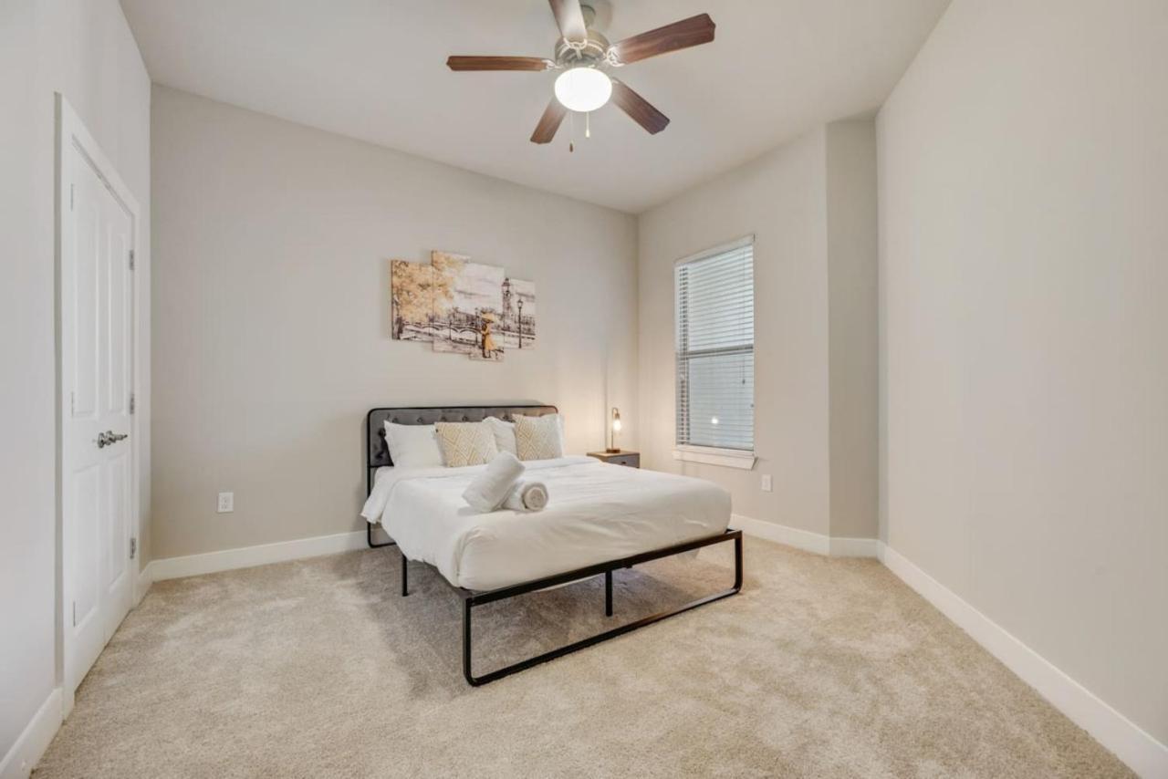 2br I Pool I Gym I Free Parking I Workspace *