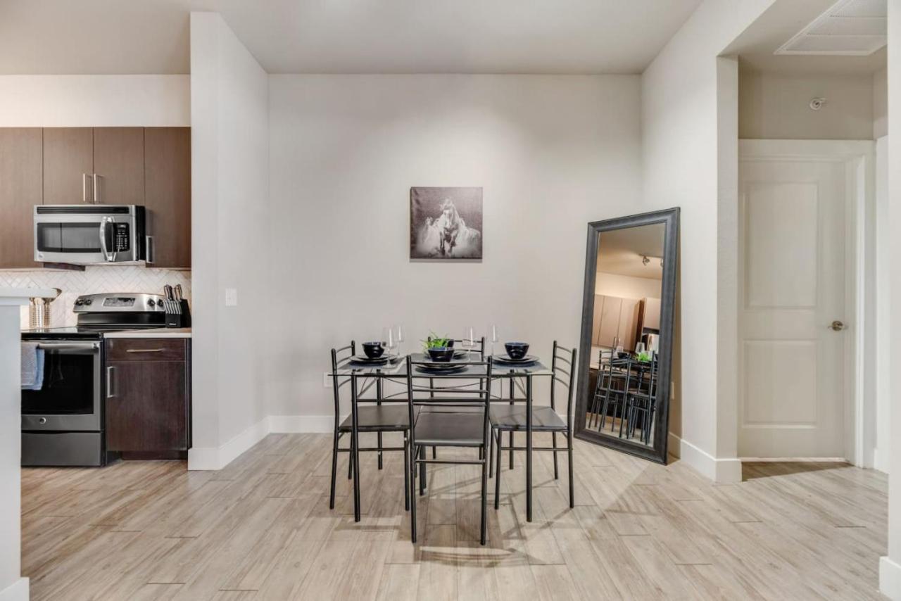 2br I Pool I Gym I Free Parking I Workspace Apartamento